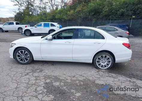 2017 Mercedes-Benz C 300 4Matic из США, поврежденный, VIN 55SWF4KB3HU184926